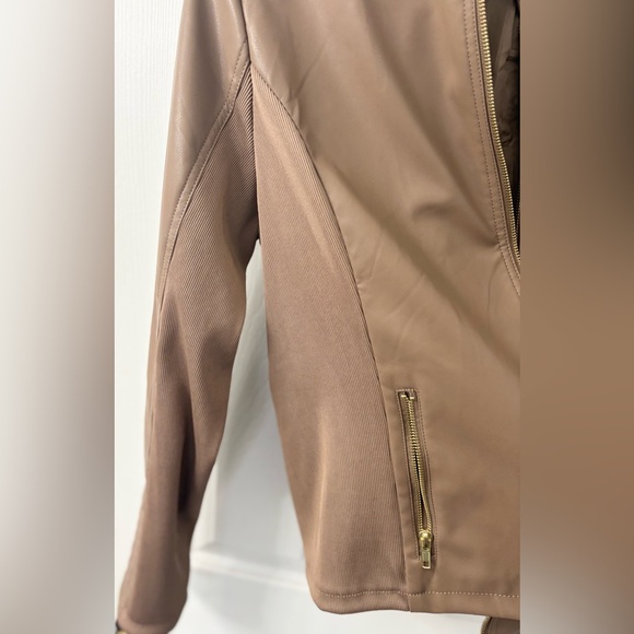 A.n.a Leather Moto Jacket Quilted Shoulders Gold Zip Stretch Panels Size Large - Picture 7 of 9